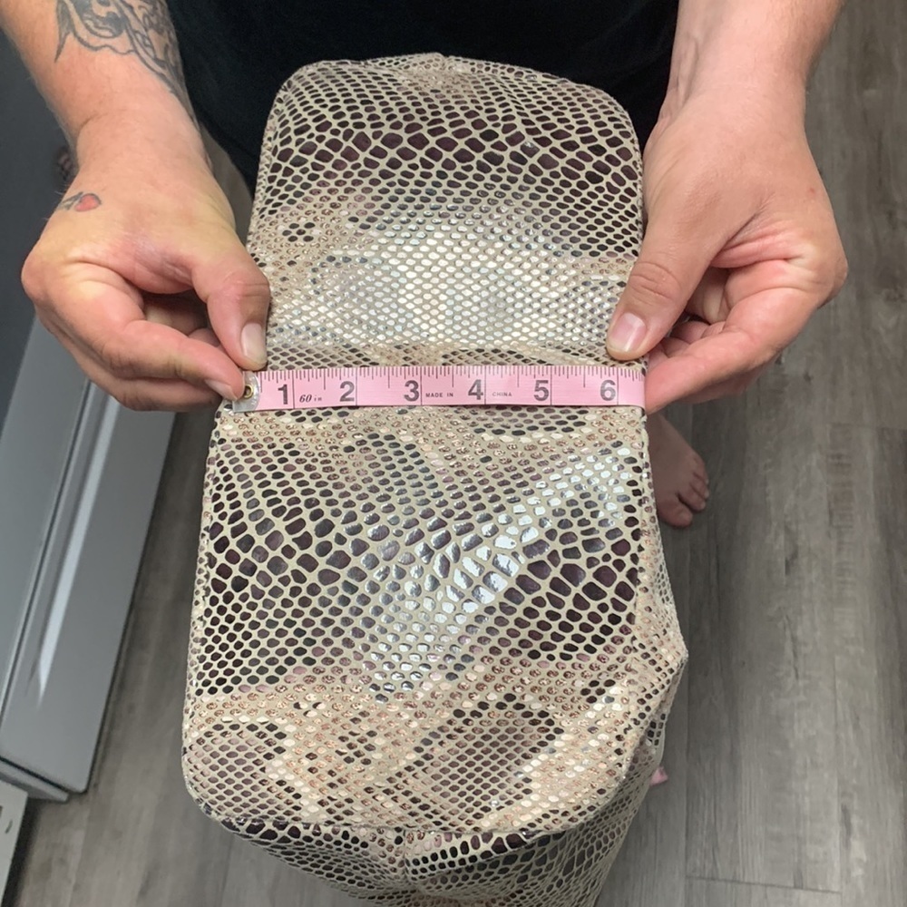 SONDRO Roberts Snakeskin Embossed Leather Purse - Picture 7 of 7